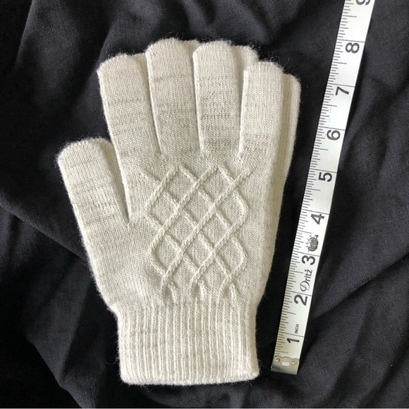 Soft Light Grey Gloves - Picture 6 of 9